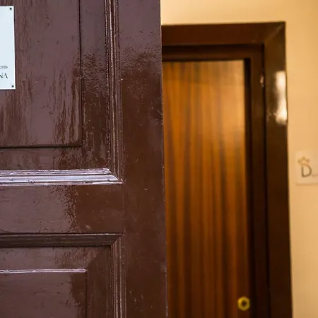 Apartament Domus Donnaregina Neapol
