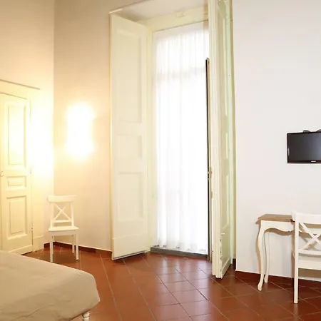 Domus Donnaregina Apartment