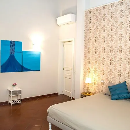 Domus Donnaregina *